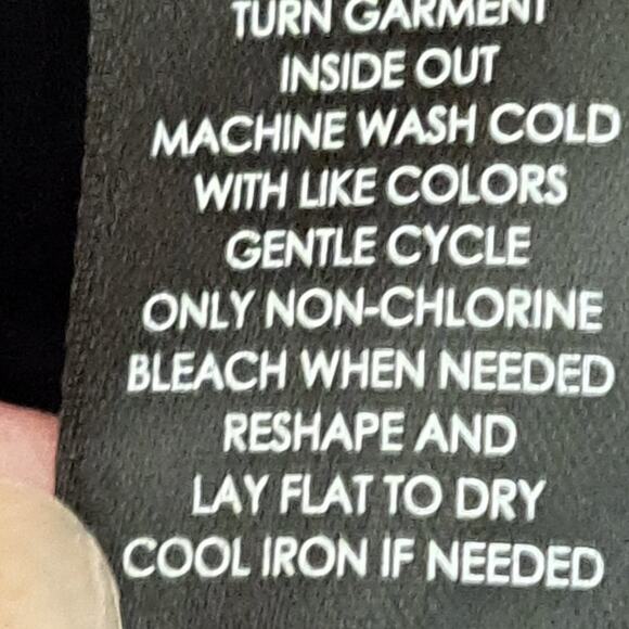 Women's Plus Size Torrid Black Sweater with Lips Size 4 - Picture 6 of 7